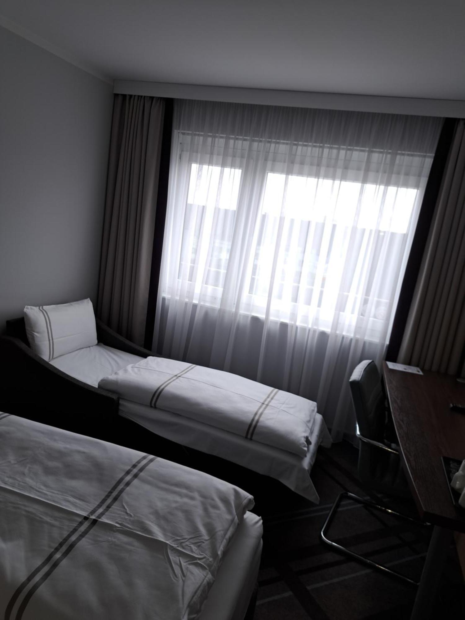 Premier Inn Stuttgart Airport Leinfelden-Echterdingen Pokój zdjęcie